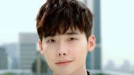 Lee Jong-Suk in W | Image via Chorokbaem Media